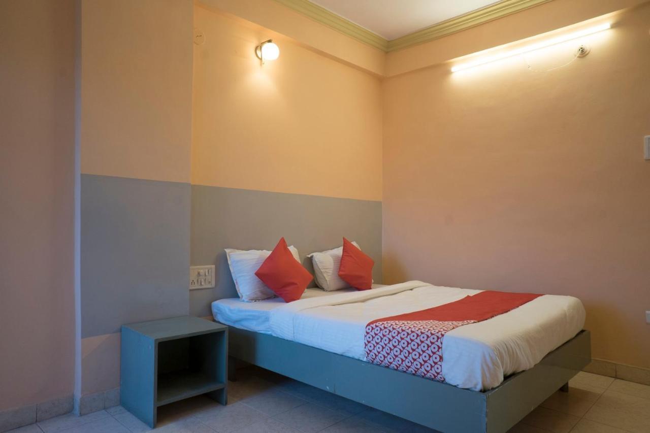 Oyo Flagship 37830 Hotel Aakar International Satara Εξωτερικό φωτογραφία