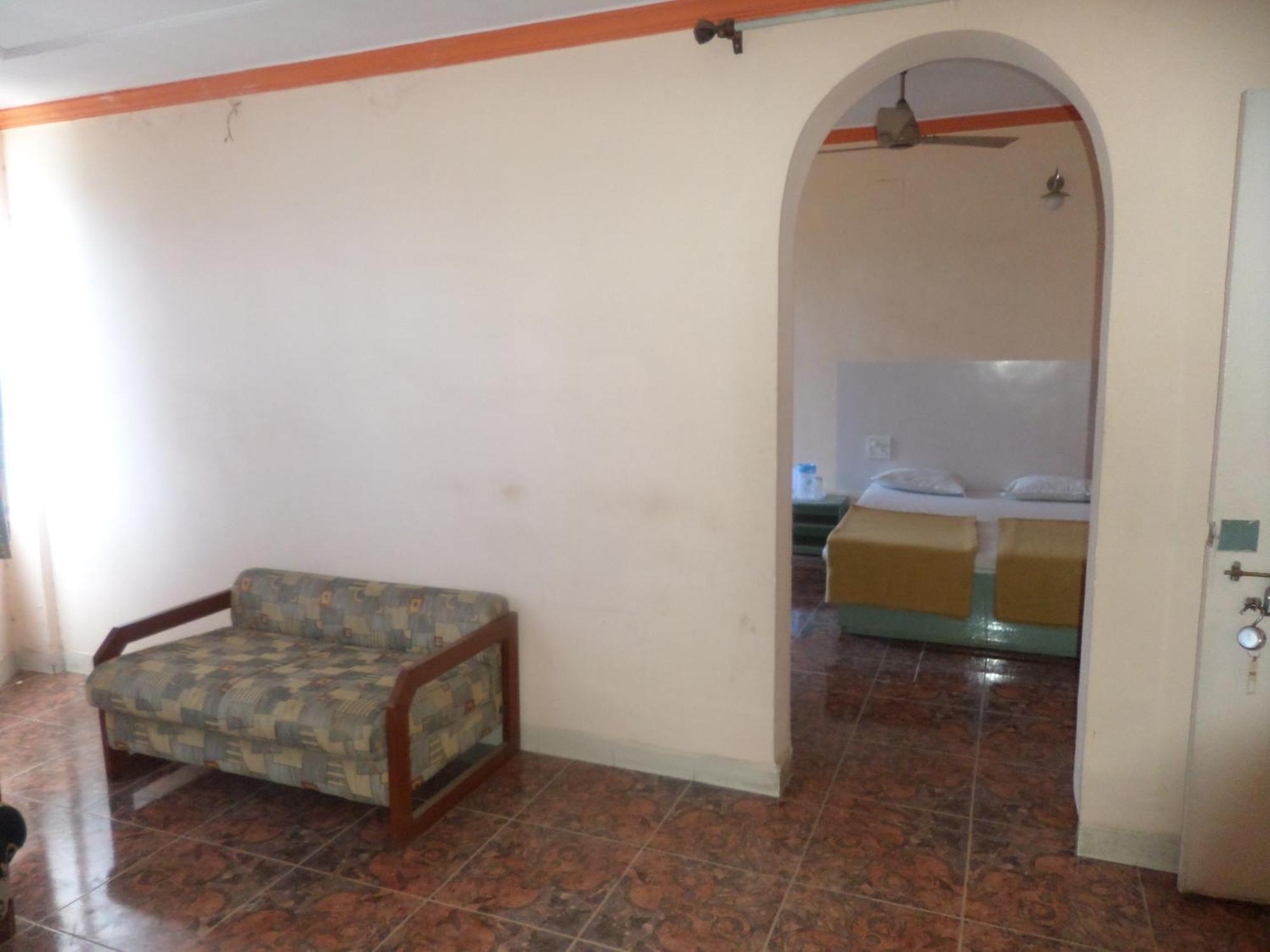 Oyo Flagship 37830 Hotel Aakar International Satara Εξωτερικό φωτογραφία
