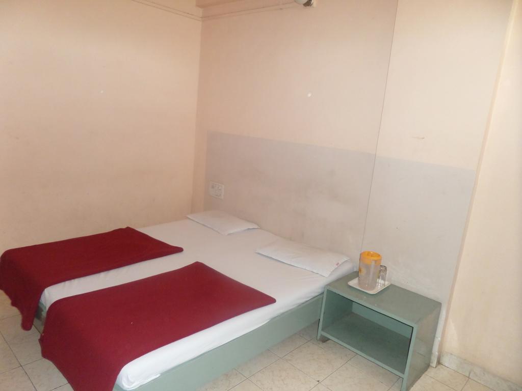 Oyo Flagship 37830 Hotel Aakar International Satara Εξωτερικό φωτογραφία