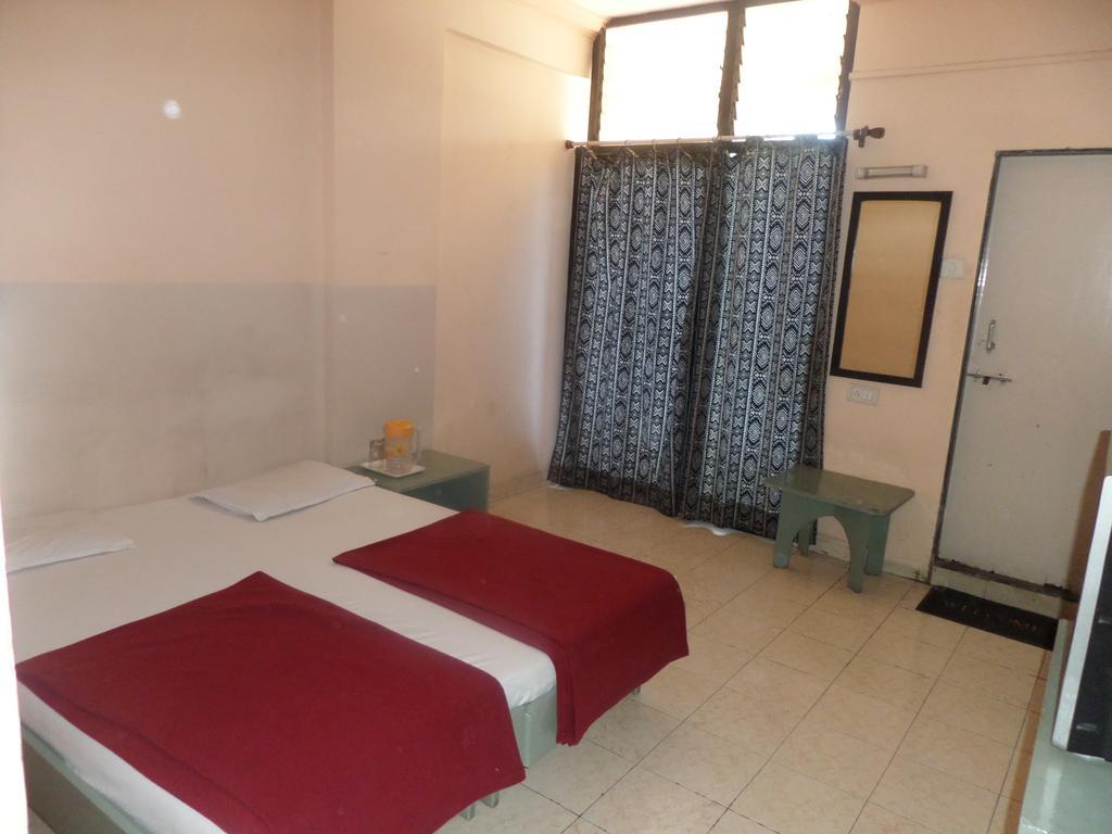 Oyo Flagship 37830 Hotel Aakar International Satara Εξωτερικό φωτογραφία