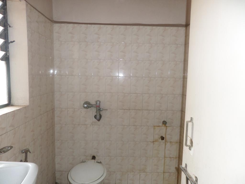 Oyo Flagship 37830 Hotel Aakar International Satara Εξωτερικό φωτογραφία