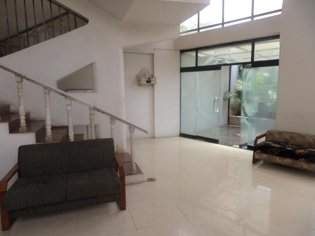 Oyo Flagship 37830 Hotel Aakar International Satara Εξωτερικό φωτογραφία