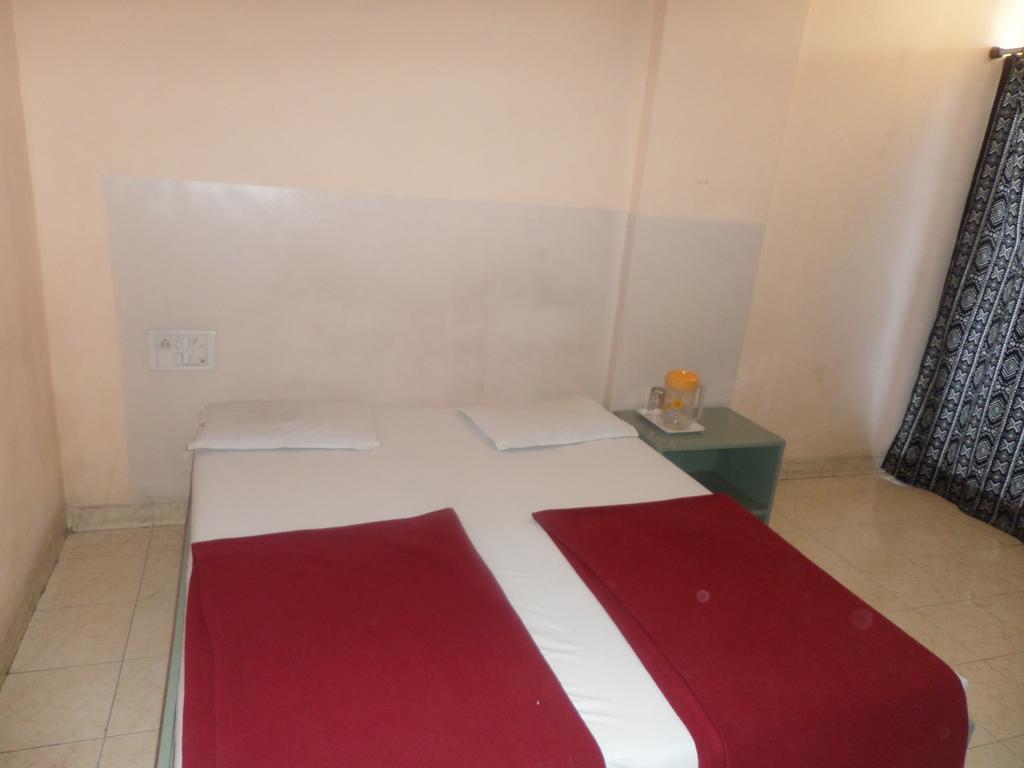 Oyo Flagship 37830 Hotel Aakar International Satara Εξωτερικό φωτογραφία