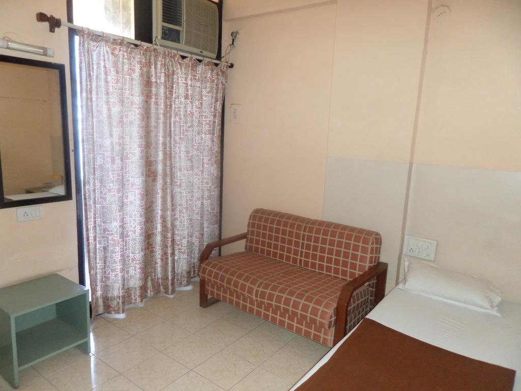 Oyo Flagship 37830 Hotel Aakar International Satara Εξωτερικό φωτογραφία