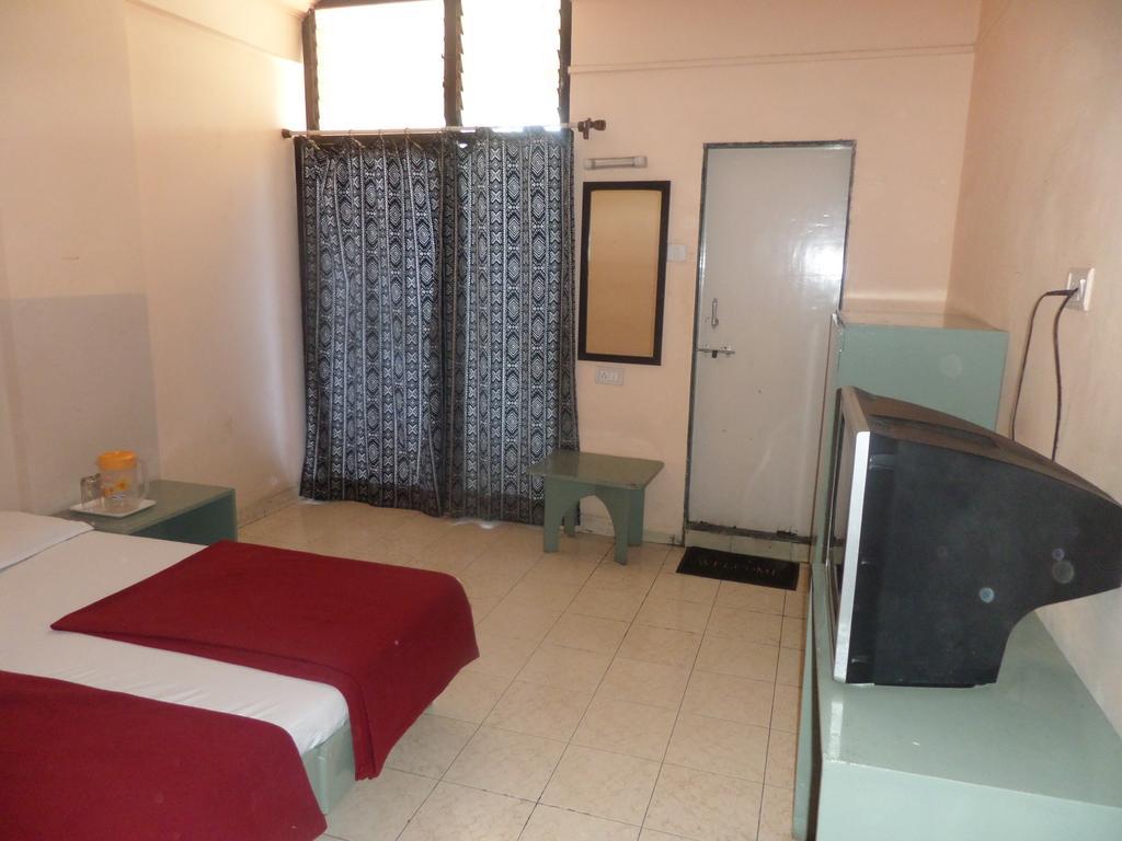 Oyo Flagship 37830 Hotel Aakar International Satara Εξωτερικό φωτογραφία