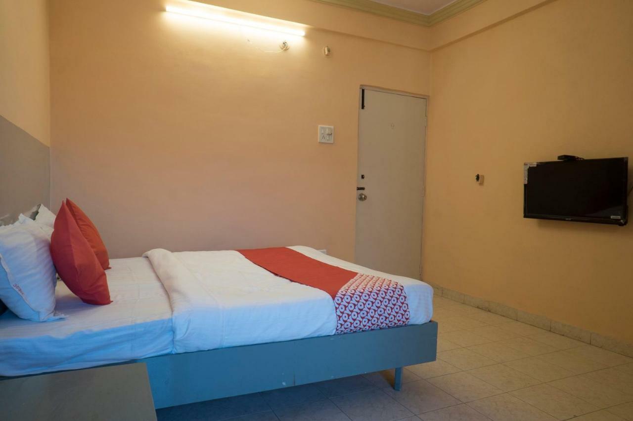 Oyo Flagship 37830 Hotel Aakar International Satara Εξωτερικό φωτογραφία