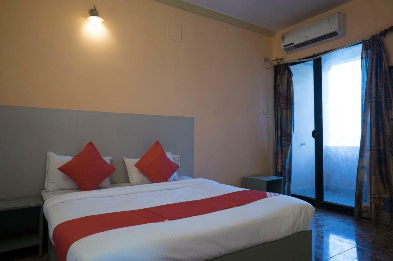 Oyo Flagship 37830 Hotel Aakar International Satara Εξωτερικό φωτογραφία