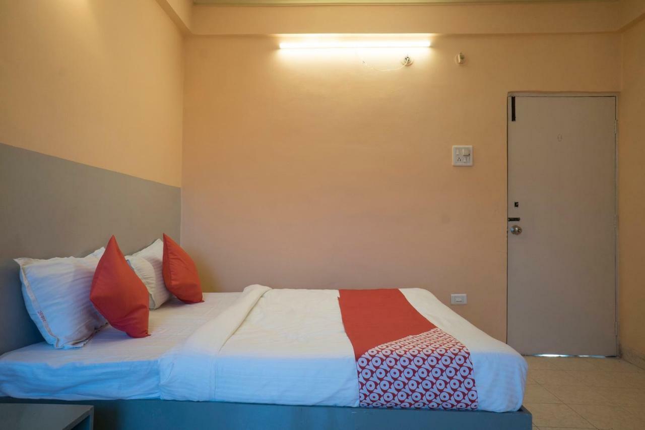 Oyo Flagship 37830 Hotel Aakar International Satara Εξωτερικό φωτογραφία