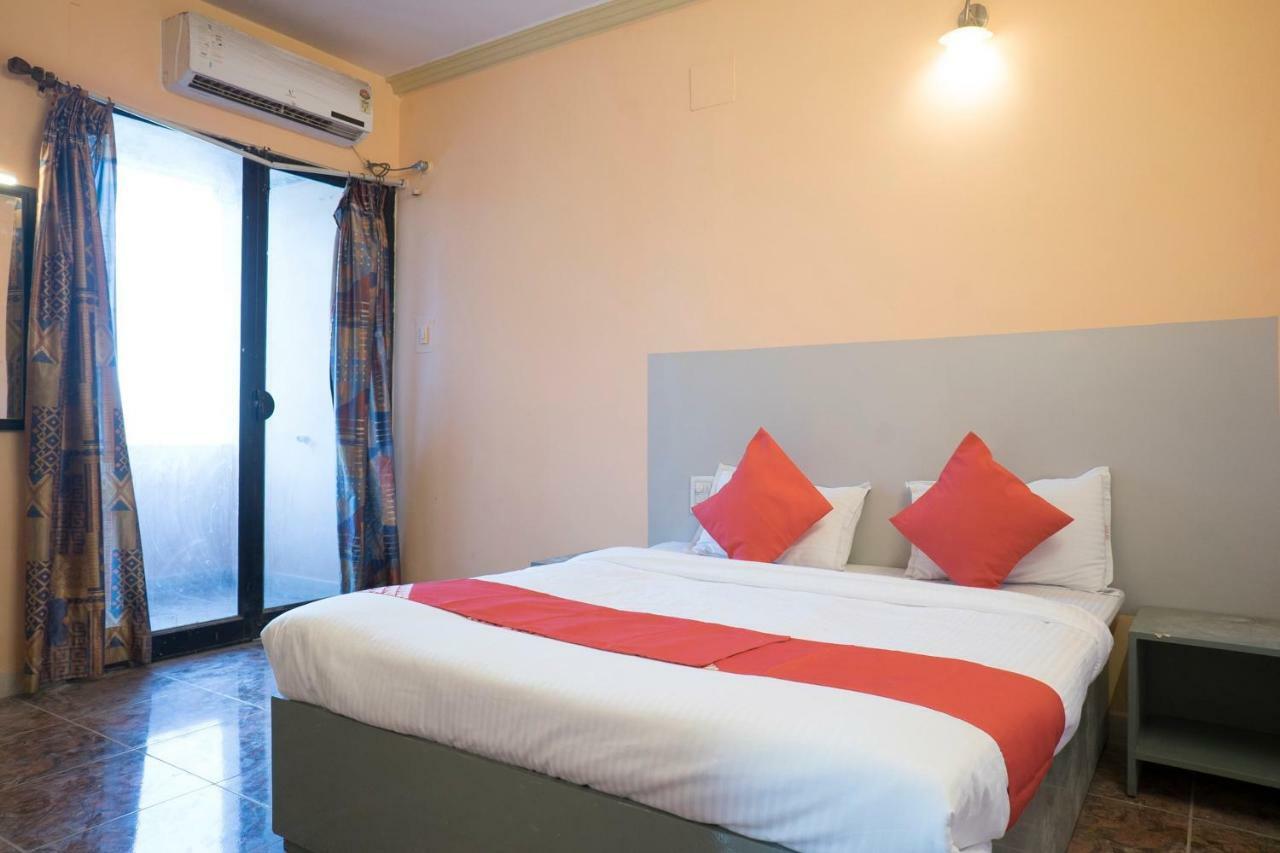 Oyo Flagship 37830 Hotel Aakar International Satara Εξωτερικό φωτογραφία
